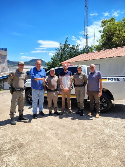 Roca Sales recebe viatura semi-blindada Hilux em cerimônia oficial