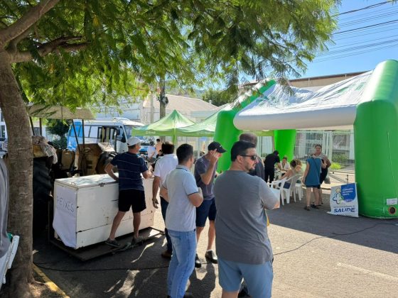 Feira de Páscoa reúne grande público na Praça Júlio Lengler em Roca Sales