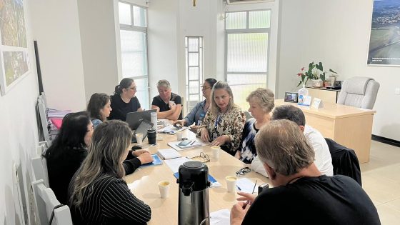 Roca Sales avança na implementação do AEE com reunião intersetorial