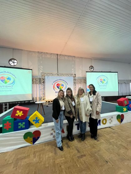 Assistência Social e Educação de Roca Sales participam de simpósio sobre autismo em Santa Tereza